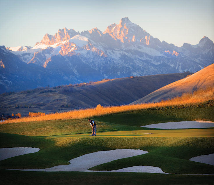 Putting-on-the-16th-Green